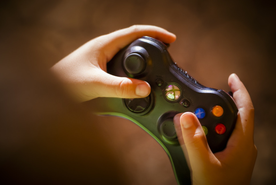 a-child-playing-video-games-with-a-controller_t20_mxEn2m